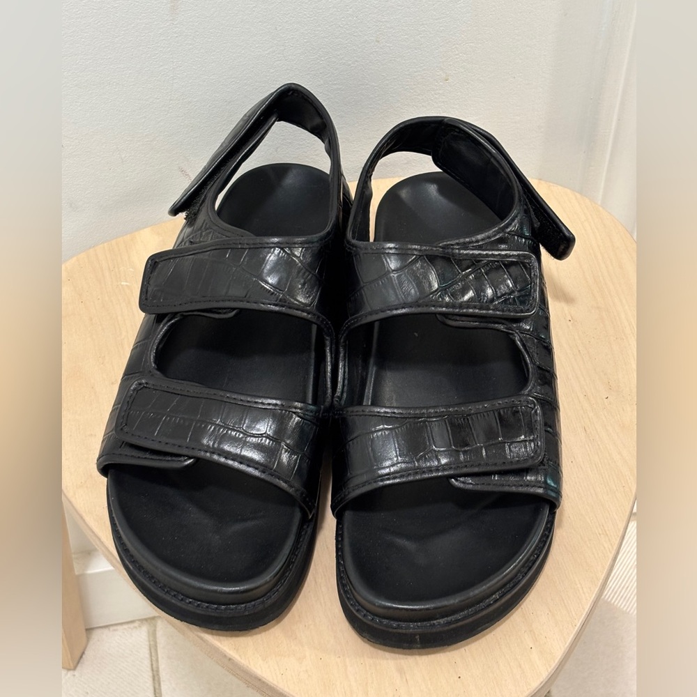 Arket Women’s Dad Shoes Black Leather Sandals
